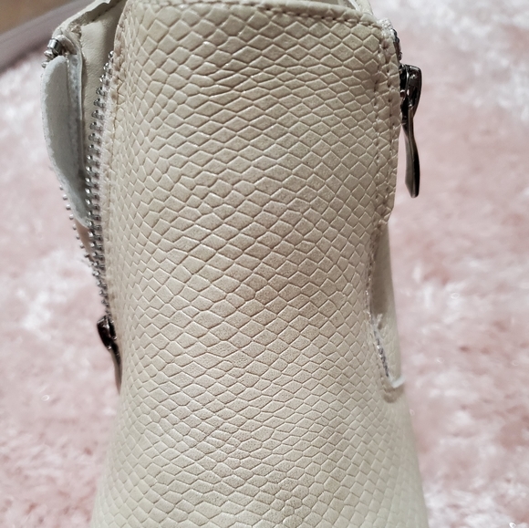 Queen George | Hight Top Fashion Sneaker - Picture 3 of 5